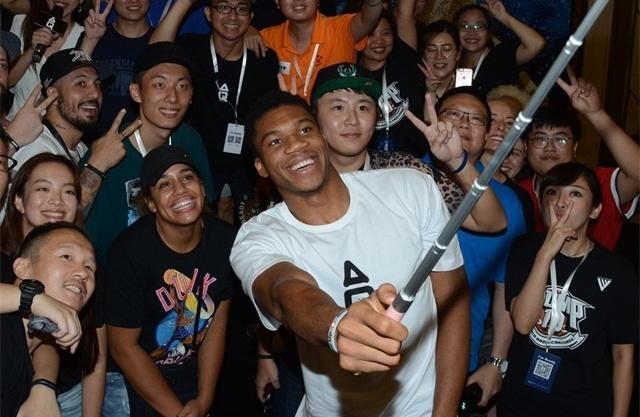 加兰半场高效表现，成为球队关键人物（加兰半场发挥高效，扮演球队关键角色）