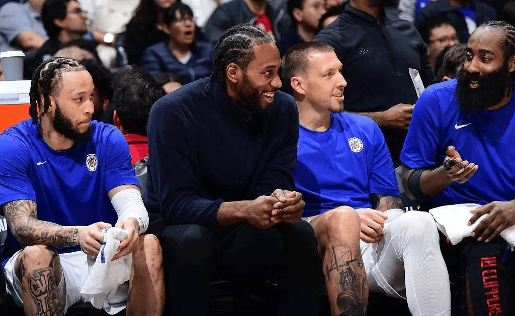 中超战报：加布里埃尔一击制胜，上海海港1-0大连英博夺冠（加布里埃尔建功，上海海港1-0大连英博问鼎中超）