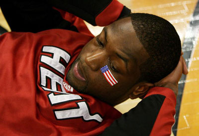 差距巨大！火箭篮板51-28领先，进攻篮板22-8（火箭篮板统治：总板51-28，进攻板22-8压制对手）