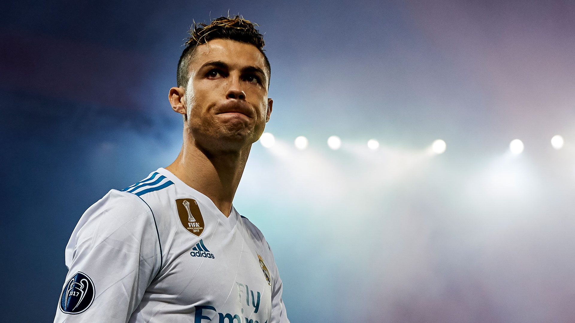 记者：巴萨寻找一名可靠的中卫，正密切关注格伊（记者：巴萨物色稳健中卫，正重点考察格伊）