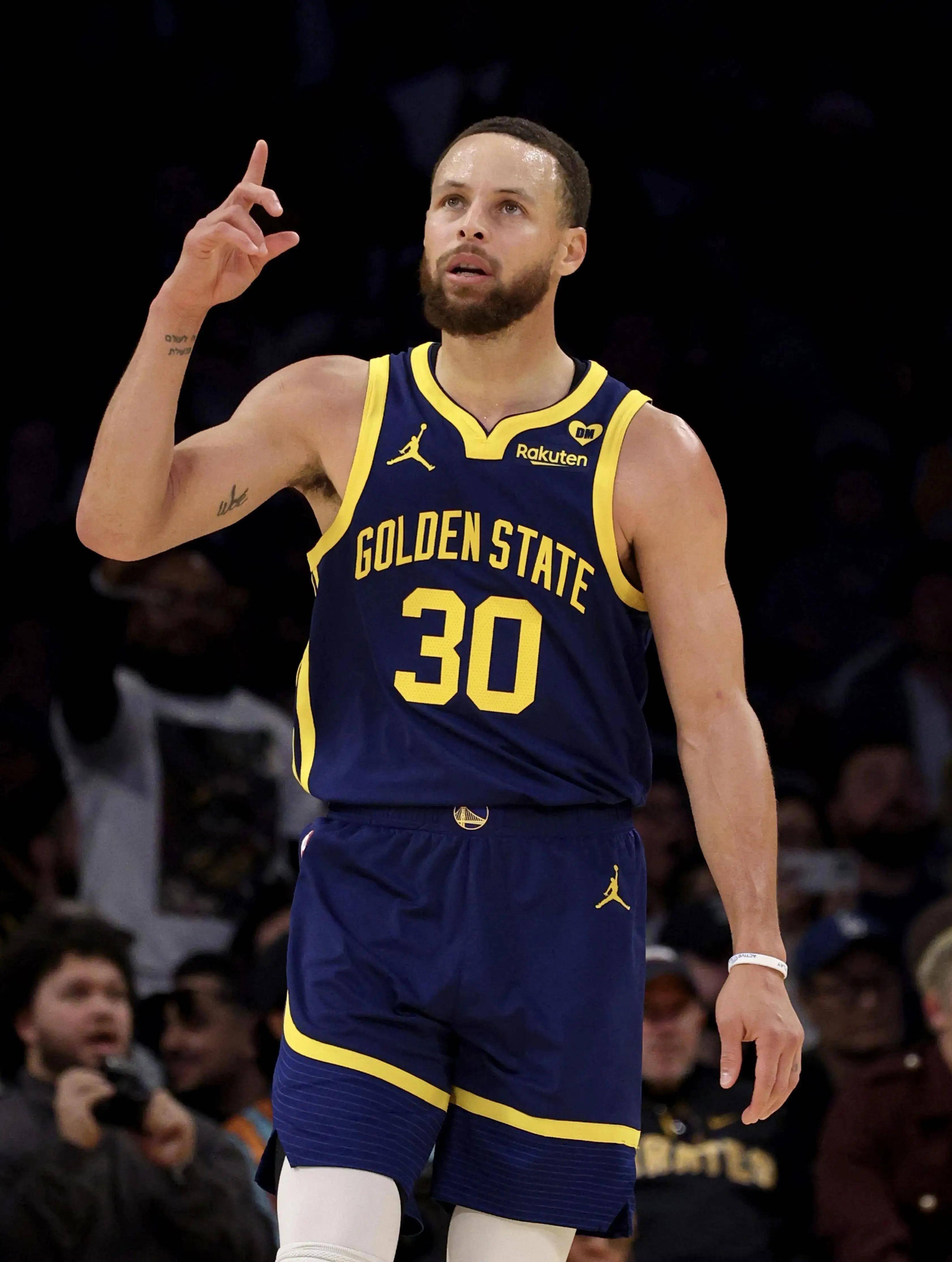 雷迪克暴怒批判全队烂透了！拉拉维亚曝内部已出裂痕 湖记：早该全面重建（雷迪克怒斥球队一塌糊涂！拉拉维亚曝更衣室已生裂痕，湖记：重建早该全面启动）